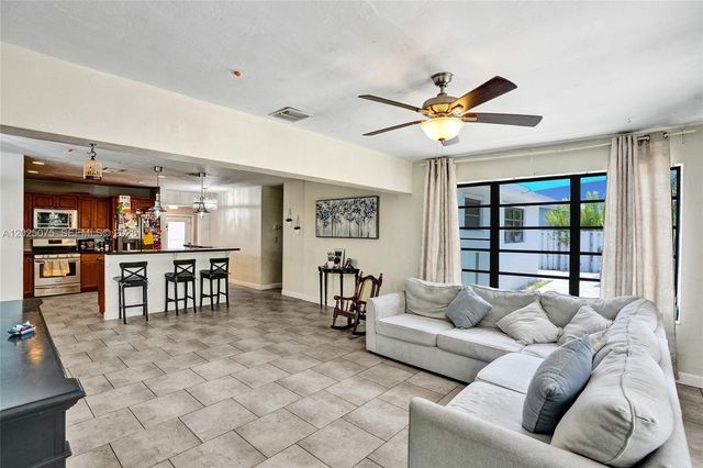 9910 Bahama Dr, Cutler Bay, FL 33189