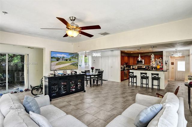 9910 Bahama Dr, Cutler Bay, FL 33189