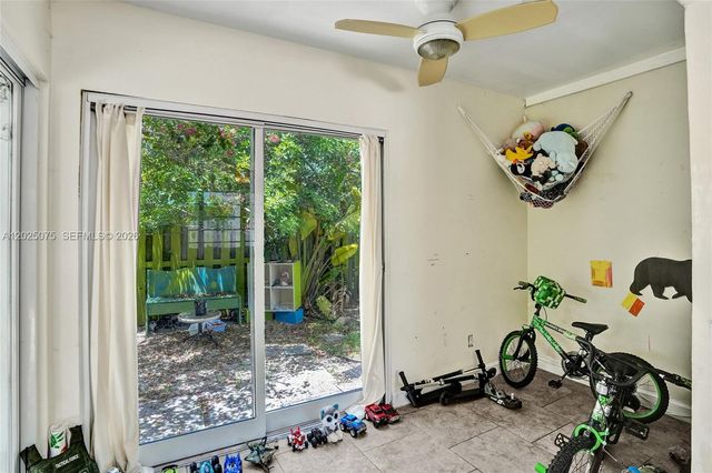 9910 Bahama Dr, Cutler Bay, FL 33189