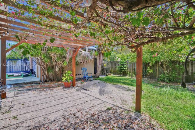 9910 Bahama Dr, Cutler Bay, FL 33189