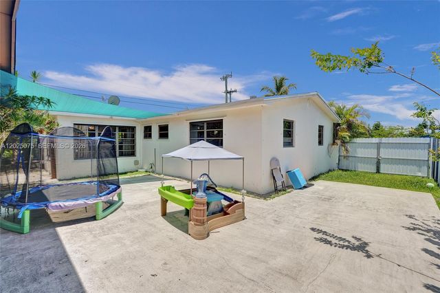 9910 Bahama Dr, Cutler Bay, FL 33189