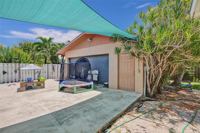 9910 Bahama Dr, Cutler Bay, FL 33189