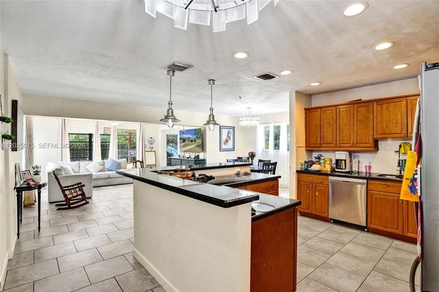 9910 Bahama Dr, Cutler Bay, FL 33189