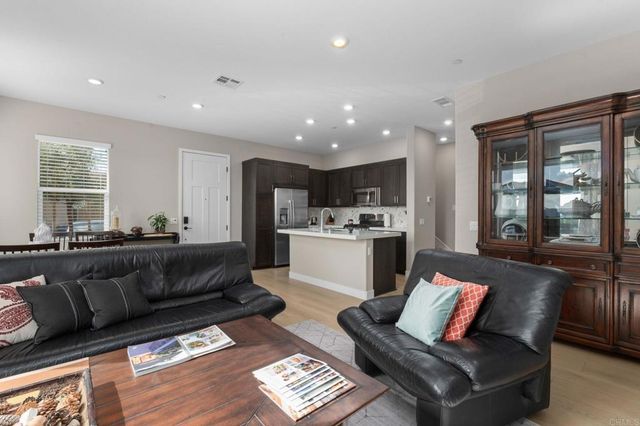 1220 Sunrise View 101, San Marcos, CA 92078