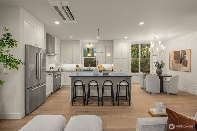 10606 NE 54th Lane, Kirkland, WA 98033