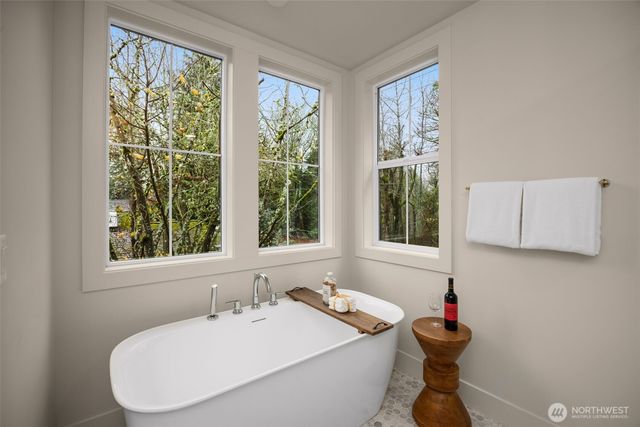 10606 NE 54th Lane, Kirkland, WA 98033