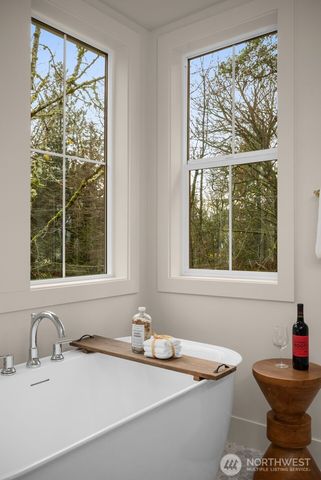 10606 NE 54th Lane, Kirkland, WA 98033