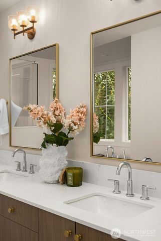 10606 NE 54th Lane, Kirkland, WA 98033