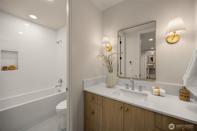 10606 NE 54th Lane, Kirkland, WA 98033