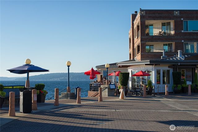 10606 NE 54th Lane, Kirkland, WA 98033