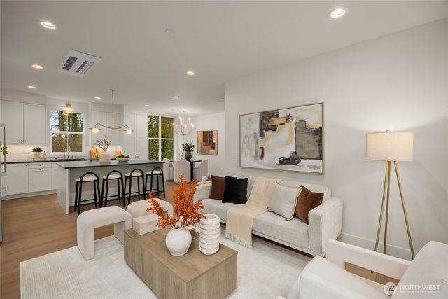 10606 NE 54th Lane, Kirkland, WA 98033