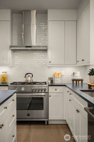 10606 NE 54th Lane, Kirkland, WA 98033