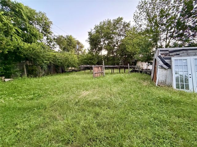 5111 Crowley Street, Sansom Park, TX 76114