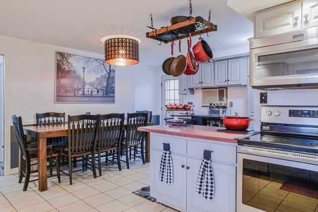 10 Sunnybank Ave, Rockland, MA 02370