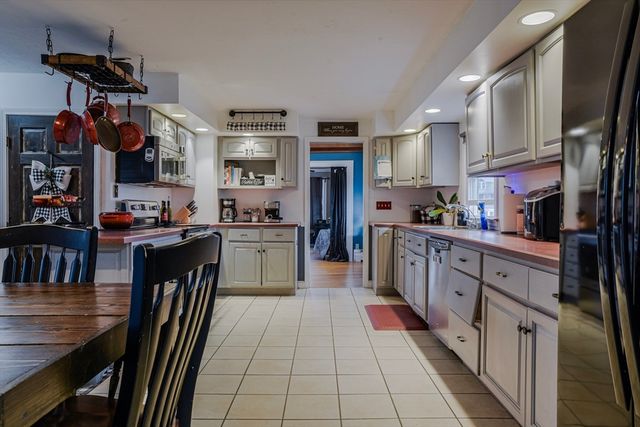 10 Sunnybank Ave, Rockland, MA 02370