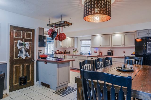 10 Sunnybank Ave, Rockland, MA 02370