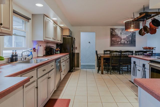 10 Sunnybank Ave, Rockland, MA 02370