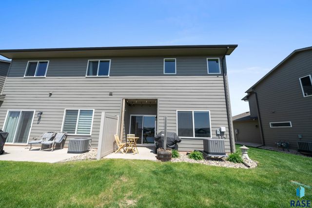 5520 S Seville Pl Place, Sioux Falls, SD 57108