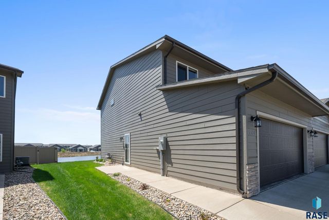 5520 S Seville Pl Place, Sioux Falls, SD 57108