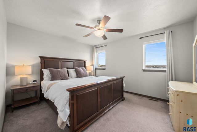 5520 S Seville Pl Place, Sioux Falls, SD 57108