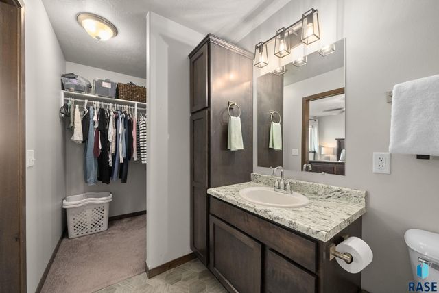 5520 S Seville Pl Place, Sioux Falls, SD 57108