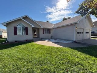 2925 E Ray Ave, Salina, KS 67401