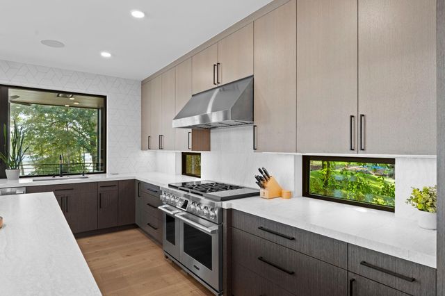 746 Peninsula Point Road, Shakopee, MN 55379