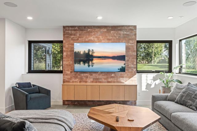 746 Peninsula Point Road, Shakopee, MN 55379
