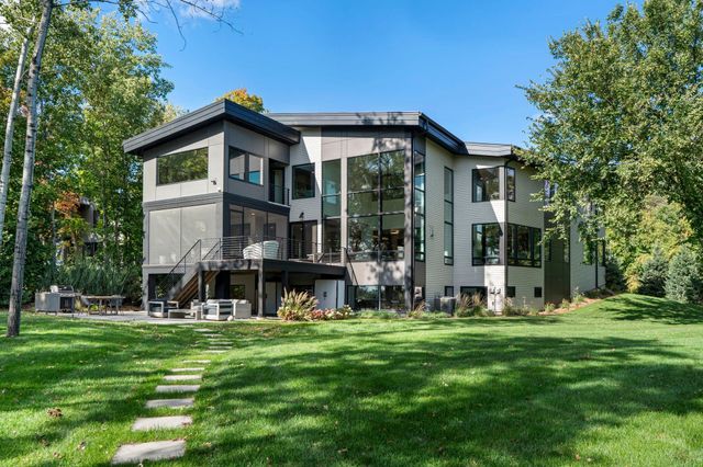 746 Peninsula Point Road, Shakopee, MN 55379