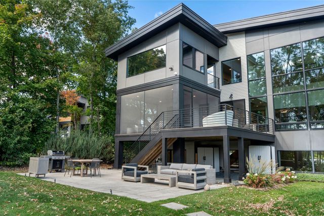 746 Peninsula Point Road, Shakopee, MN 55379