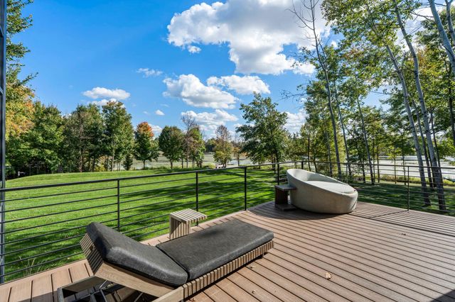 746 Peninsula Point Road, Shakopee, MN 55379