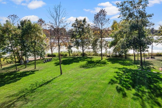746 Peninsula Point Road, Shakopee, MN 55379