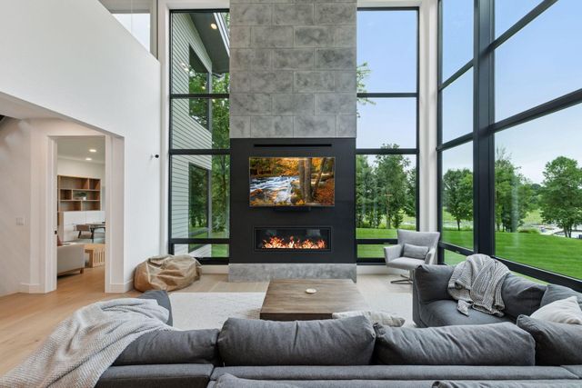 746 Peninsula Point Road, Shakopee, MN 55379