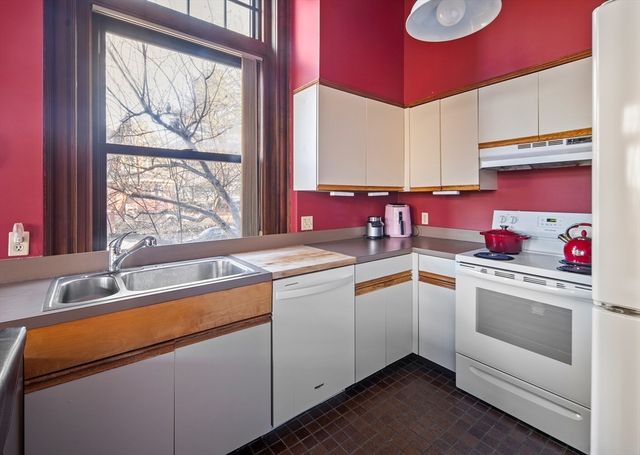 88 Park Ave 206, Arlington, MA 02476