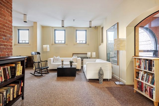 88 Park Ave 206, Arlington, MA 02476