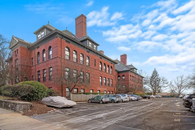 88 Park Ave 206, Arlington, MA 02476