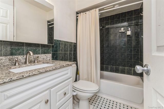 10 Hickory Street, Central Islip, NY 11722