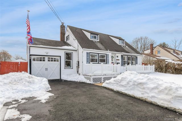 10 Hickory Street, Central Islip, NY 11722