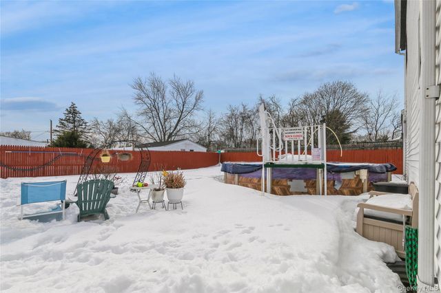 10 Hickory Street, Central Islip, NY 11722