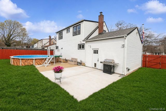 10 Hickory Street, Central Islip, NY 11722