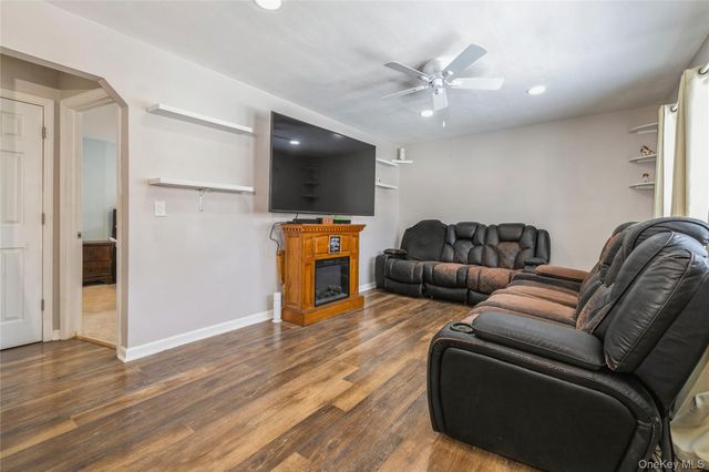 10 Hickory Street, Central Islip, NY 11722