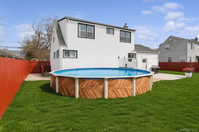 10 Hickory Street, Central Islip, NY 11722