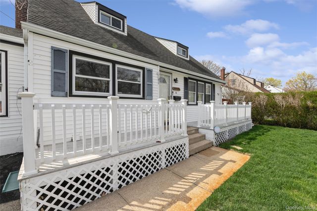 10 Hickory Street, Central Islip, NY 11722