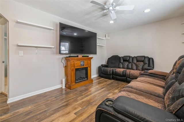 10 Hickory Street, Central Islip, NY 11722