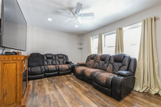 10 Hickory Street, Central Islip, NY 11722