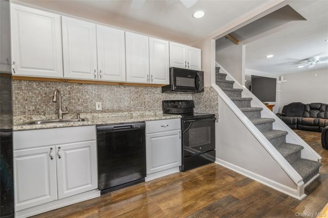 10 Hickory Street, Central Islip, NY 11722