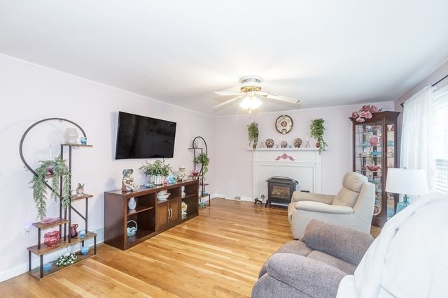 14 Glenwood Ave, Salisbury, MA 01952