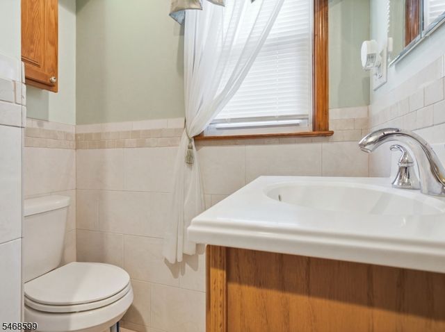 729 E Curtis St, Linden City, NJ 07036