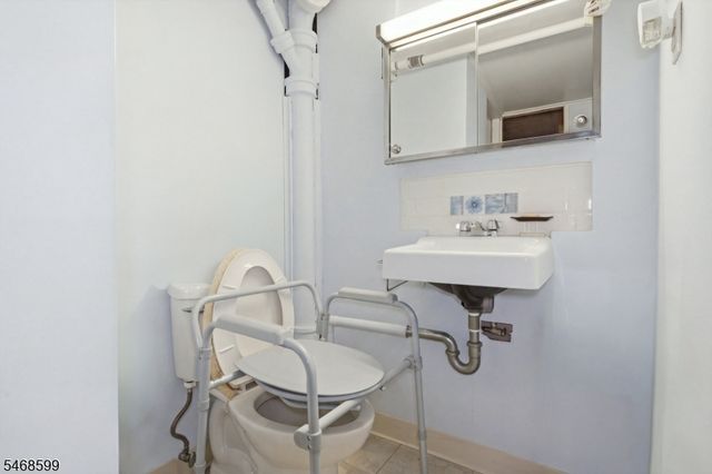 729 E Curtis St, Linden City, NJ 07036