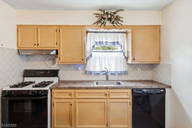 729 E Curtis St, Linden City, NJ 07036